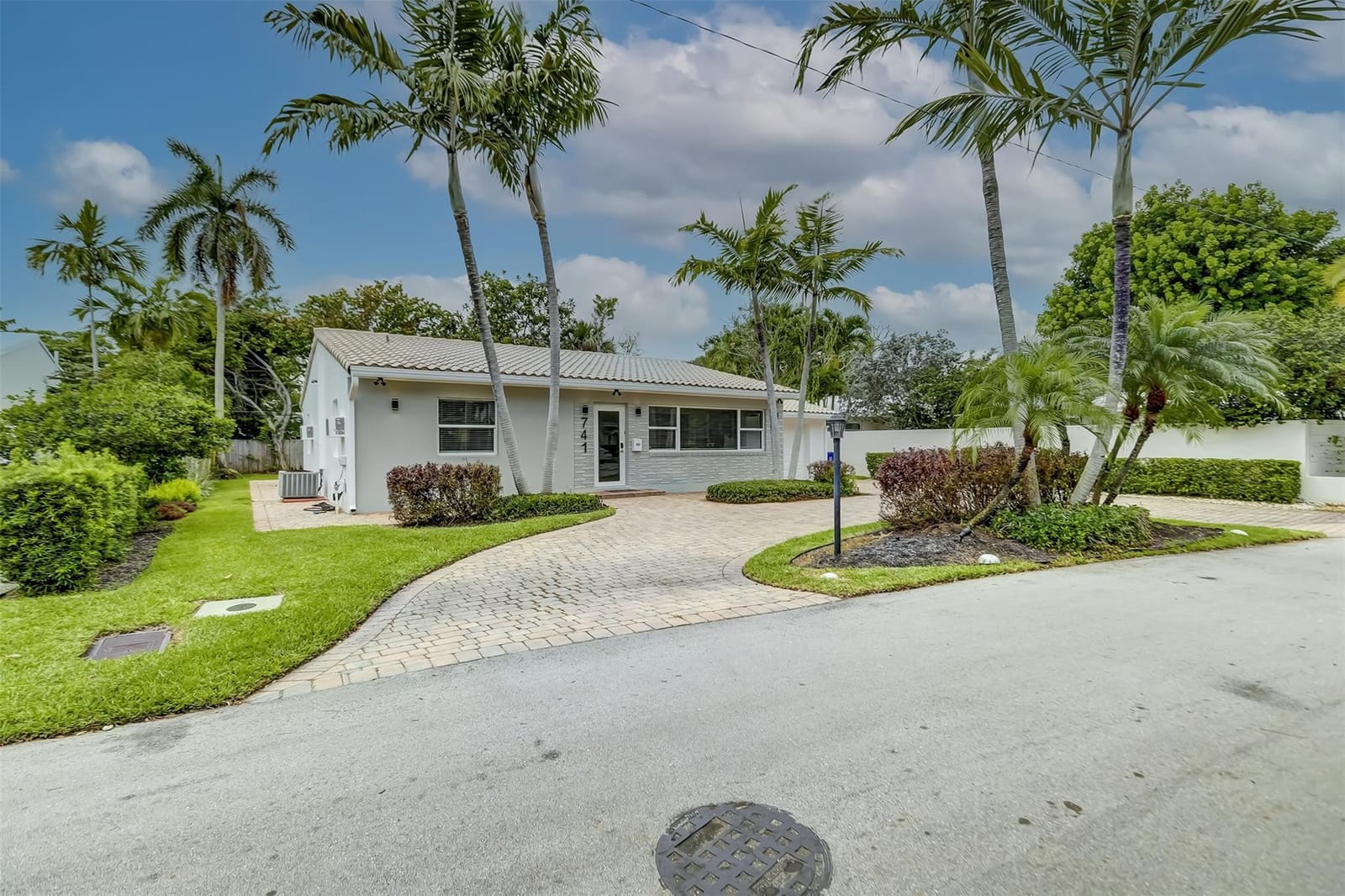 741 NE 16th Terrace, Fort Lauderdale, FL 33304 photo 2