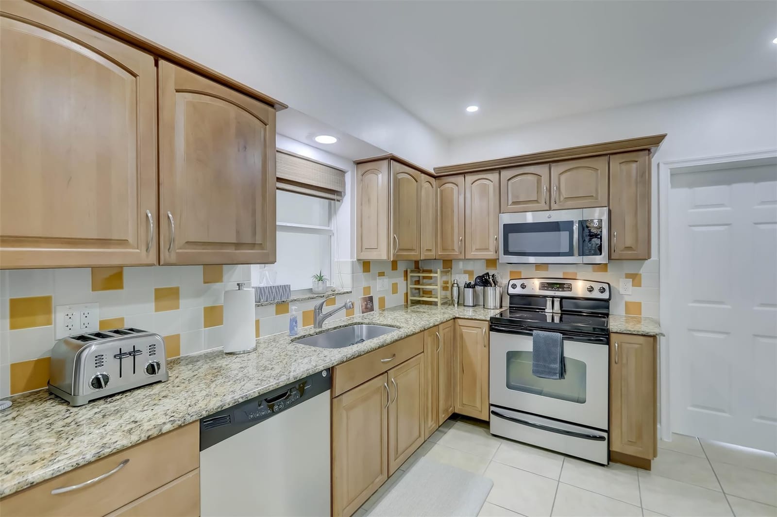 741 NE 16th Terrace, Fort Lauderdale, FL 33304 photo 18