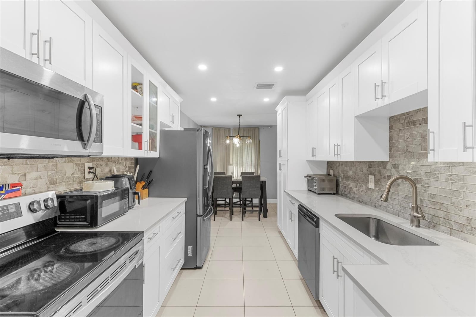 3811 NW 28th Street — photo 3