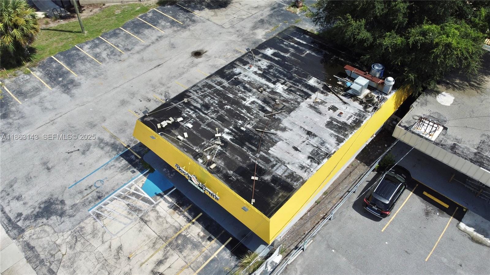 2944 W University W Boulevard — photo 2