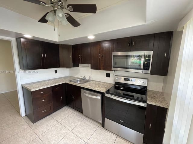 4164 Inverrary Drive 215, Lauderhill, FL 33319