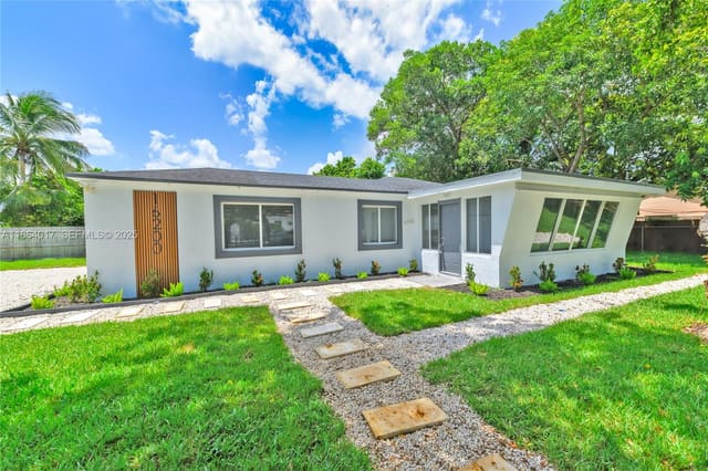 16200 NE 3rd Avenue, Miami, FL 33162