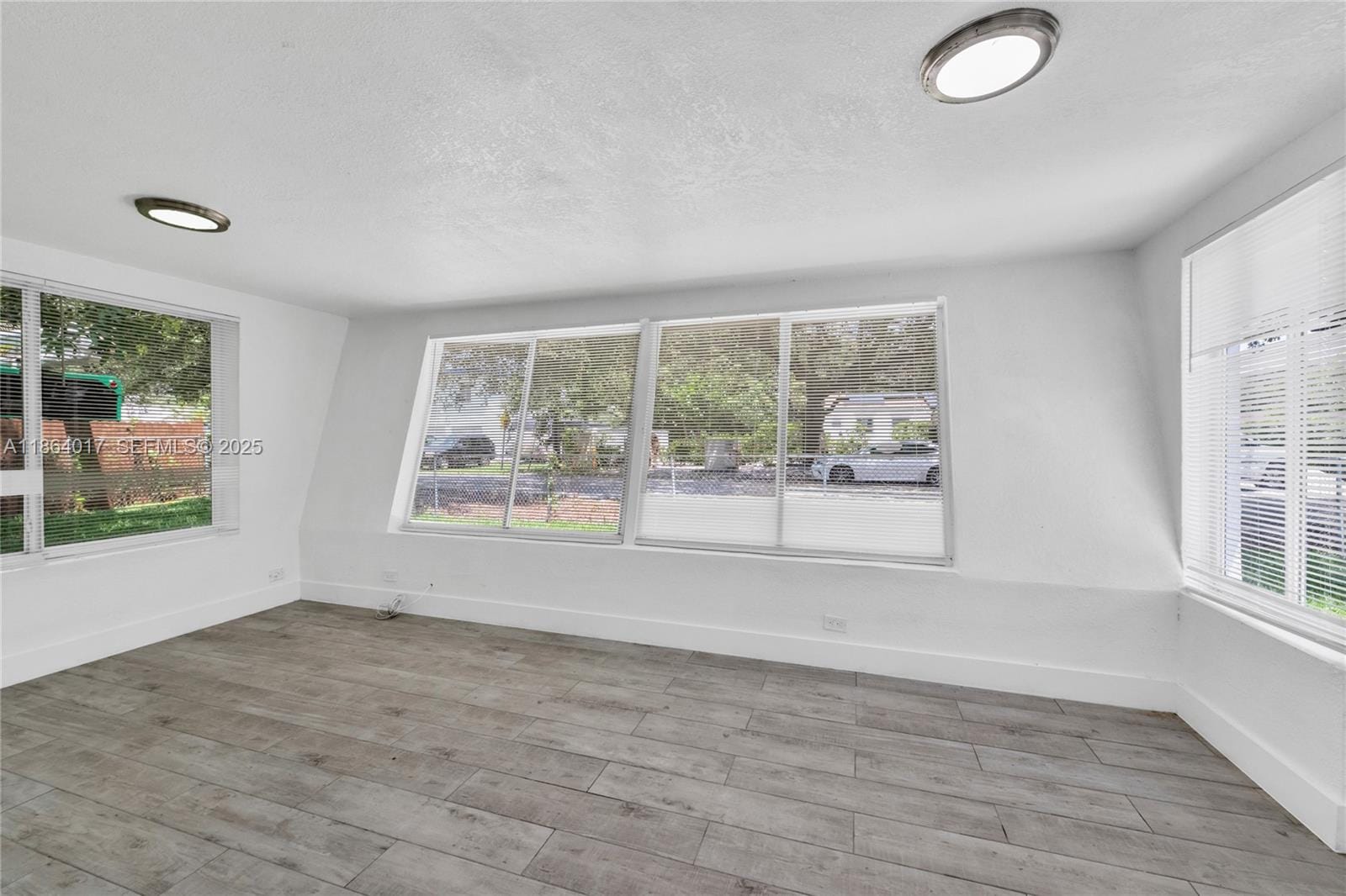 16200 NE 3rd Avenue, Miami, FL 33162 photo 11