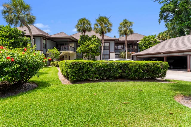 13329 Polo Club Road 105, Wellington, FL 33414