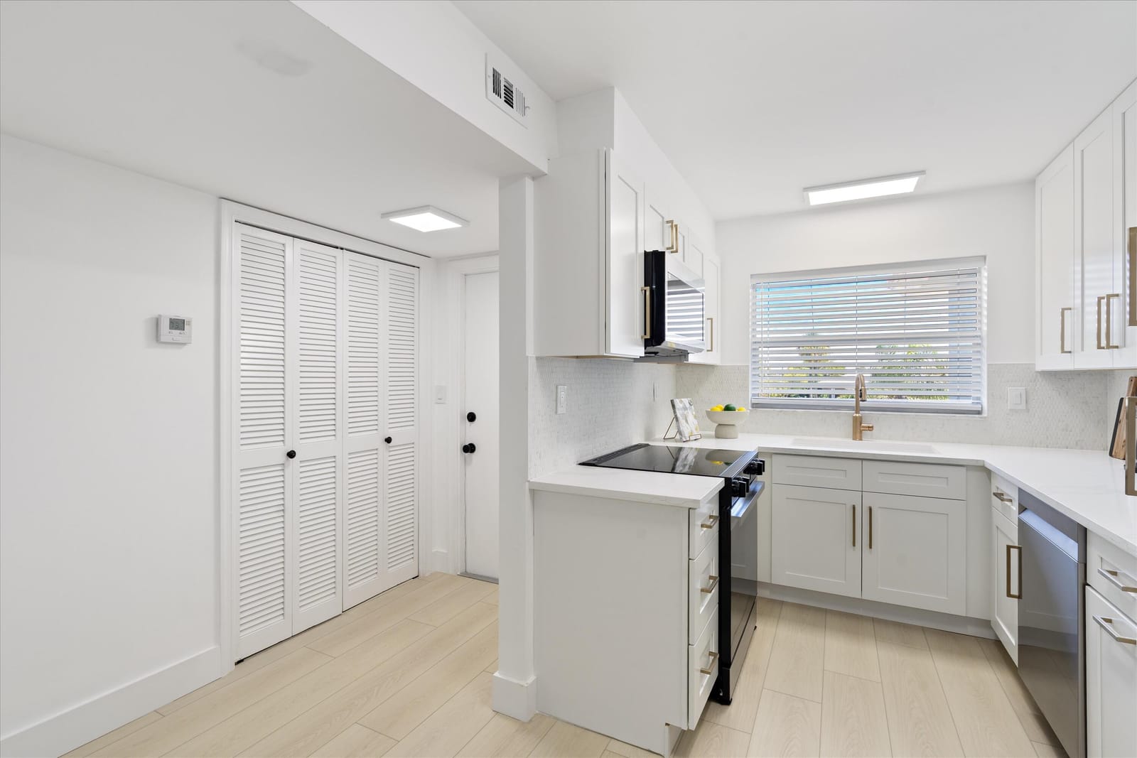 700 NE Harbour Terrace 3320 — photo 9