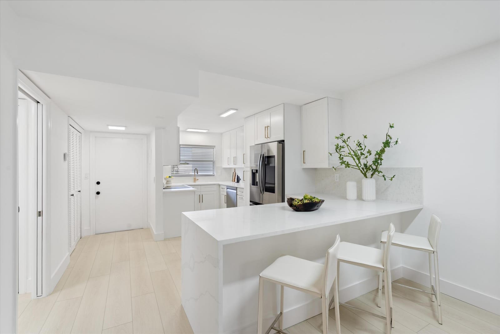 700 NE Harbour Terrace 3320 — photo 10