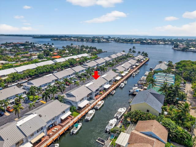 718 NE 12th Terrace 4, sold in Lake Worth Mariner Village, Boynton Beach, FL