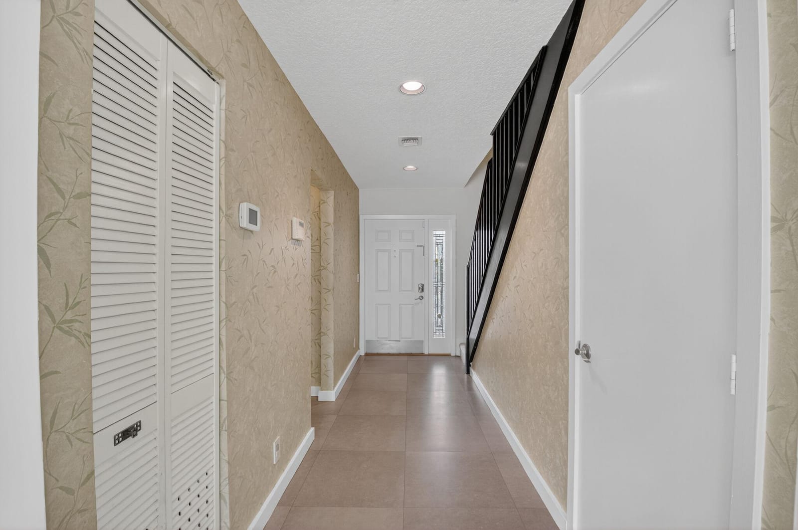 718 NE 12th Terrace 4 — photo 7
