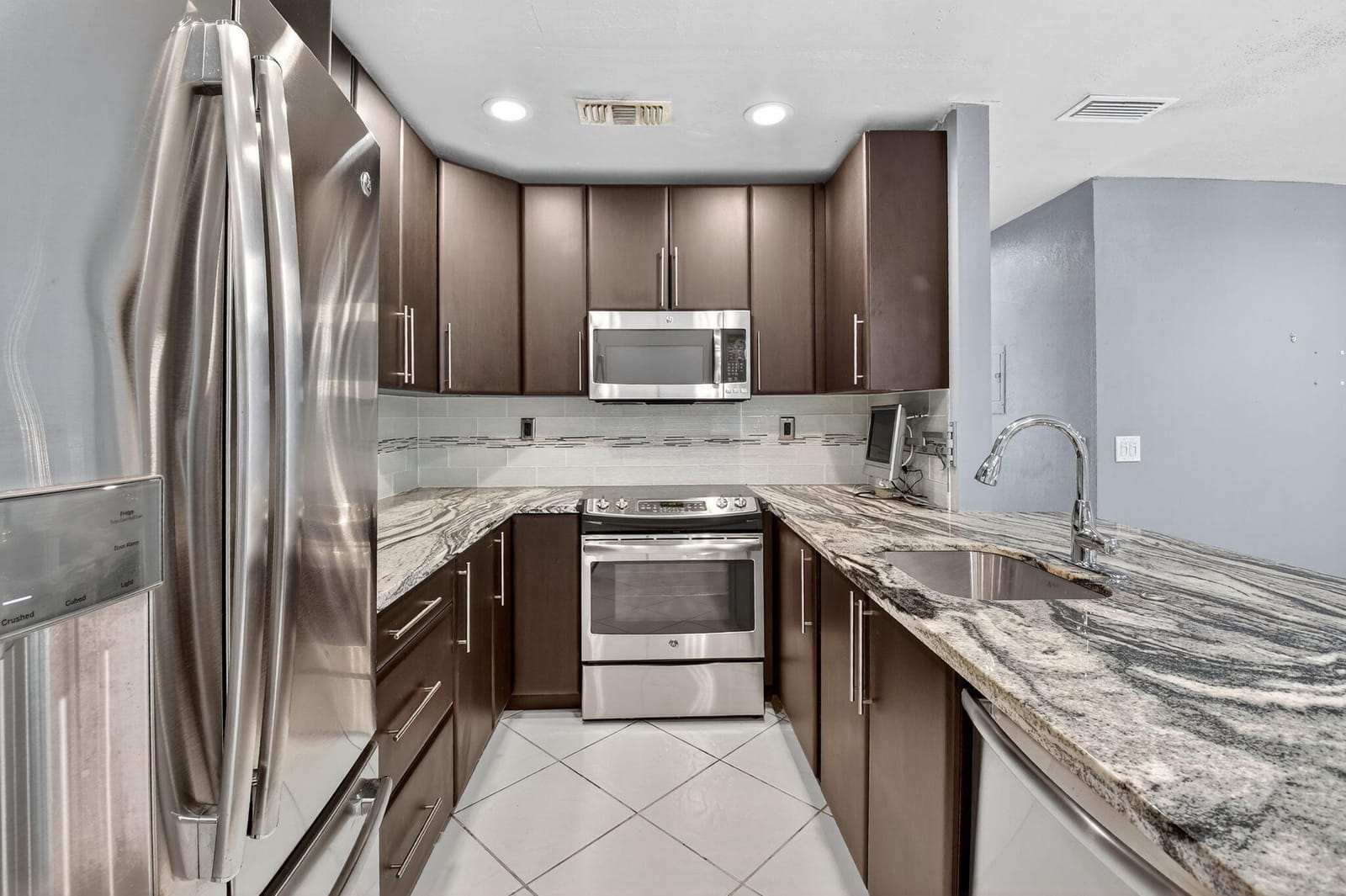 624 Flanders M — photo 9