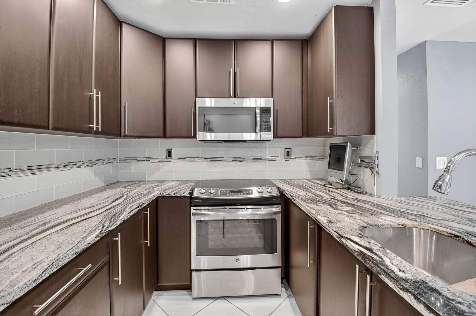 624 Flanders M — photo 10