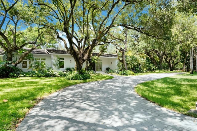 5501 Snapper Creek Road, sold in Snapper Creek Lakes Sub, Coral Gables, FL