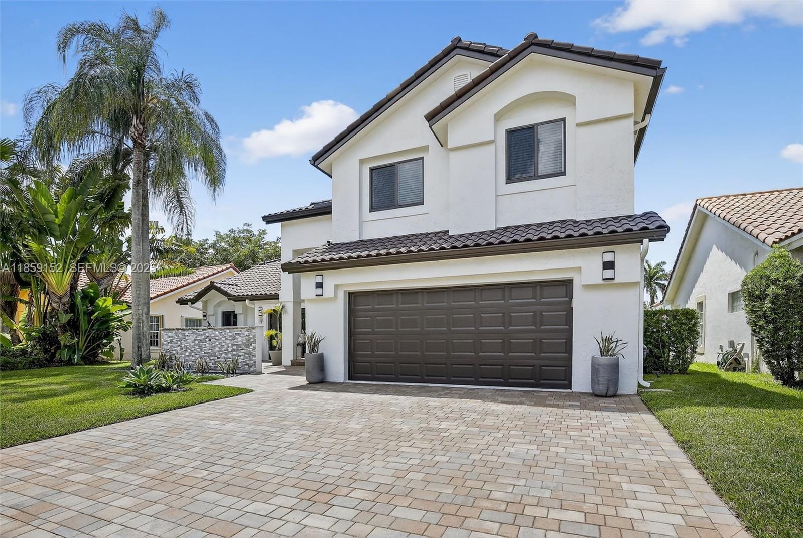 1154 Laguna Springs Drive — photo 2