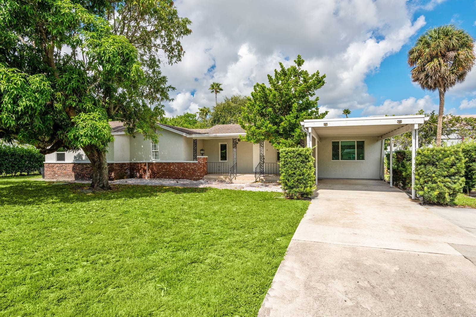 8941 Sunset Drive, Palm Beach Gardens, FL 33410