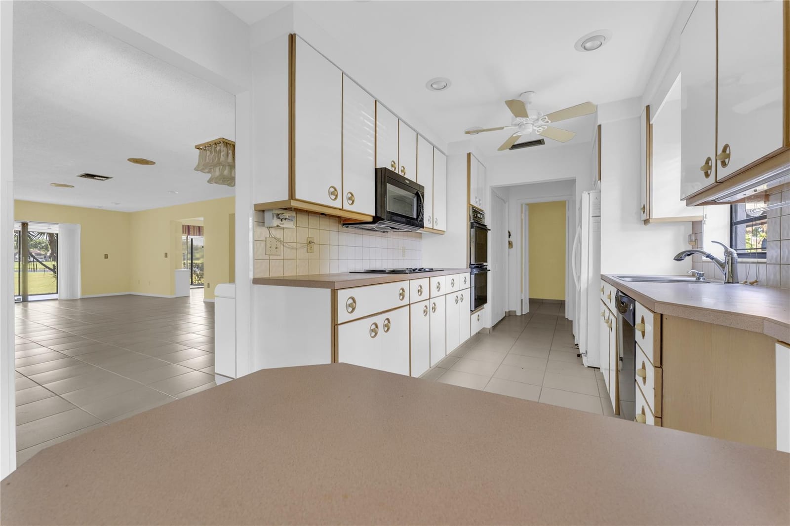 21180 Juego Circle 18a, Boca Raton, FL 33433 photo 11