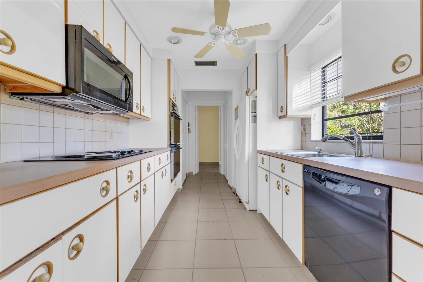 21180 Juego Circle 18a, Boca Raton, FL 33433 photo 8