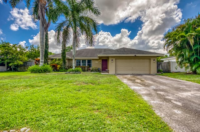 122 Heron Parkway, Royal Palm Beach, FL 33411