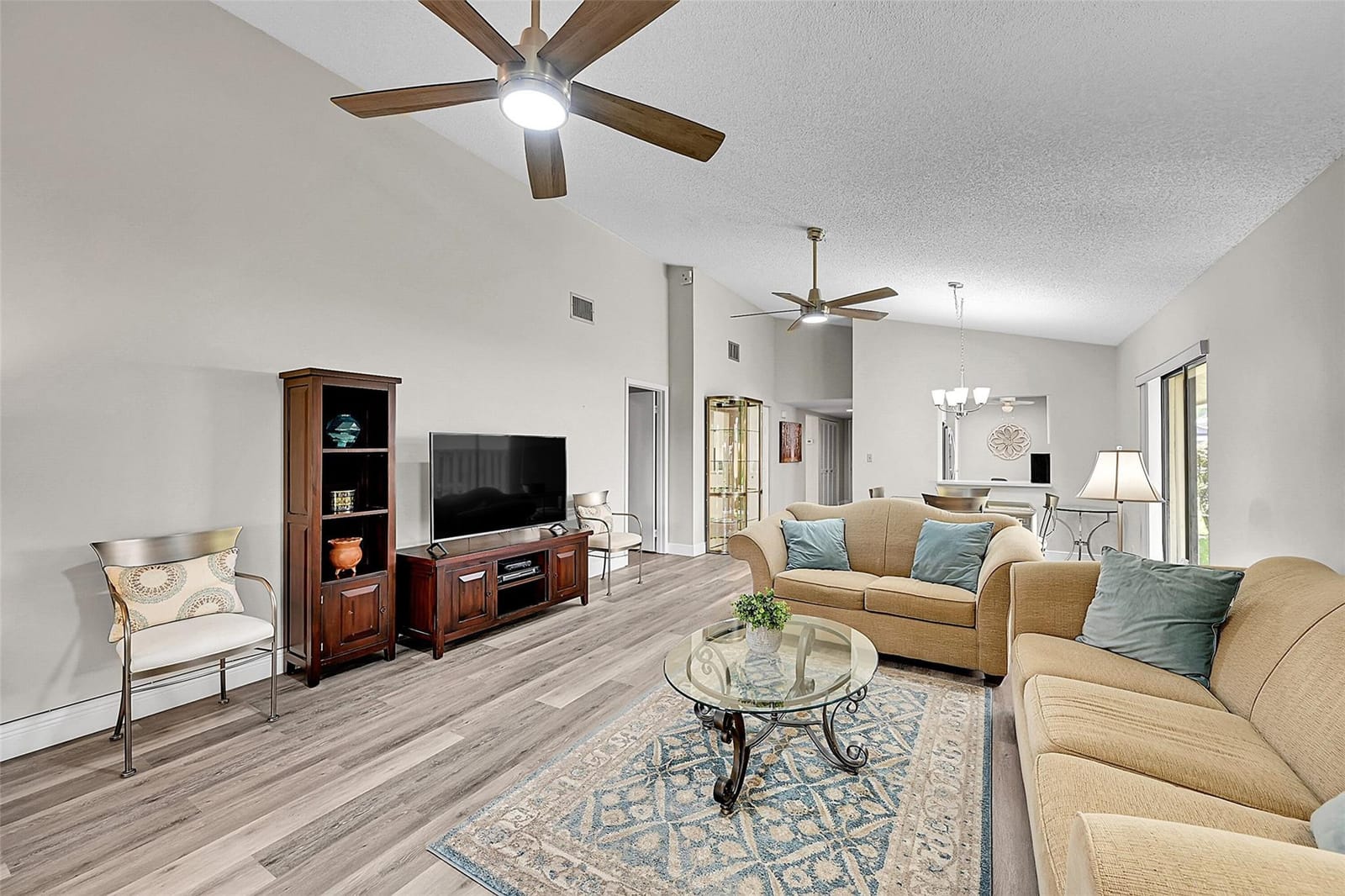 37 Lakeside Circle 194 — photo 11
