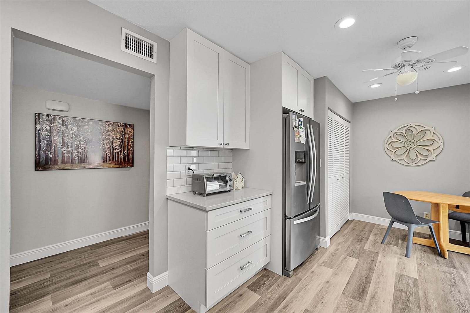 37 Lakeside Circle 194 — photo 4