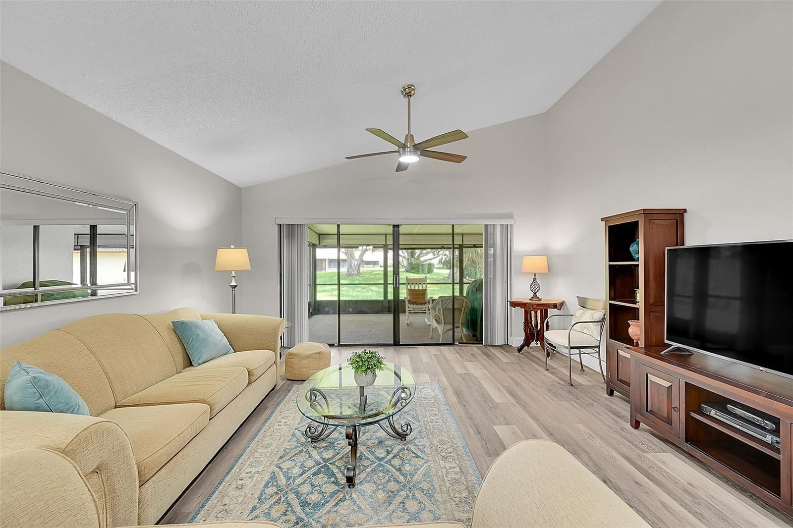 37 Lakeside Circle 194 — photo 9