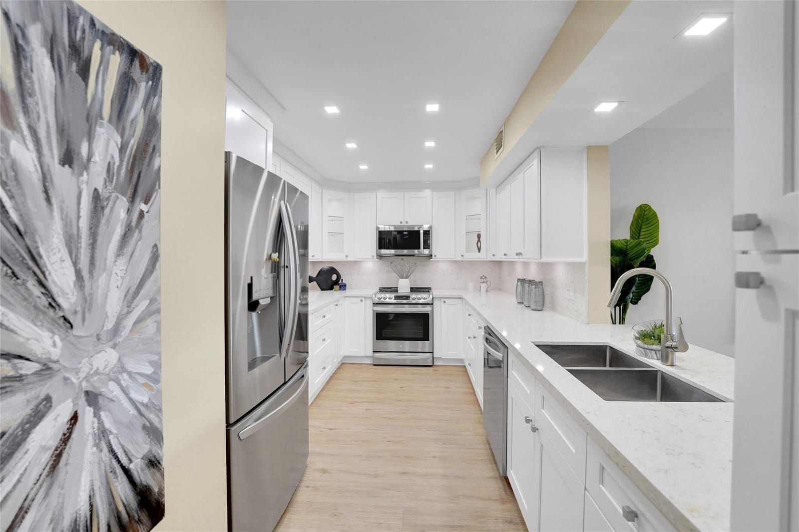 4040 W Palm Aire Drive 206 — photo 3