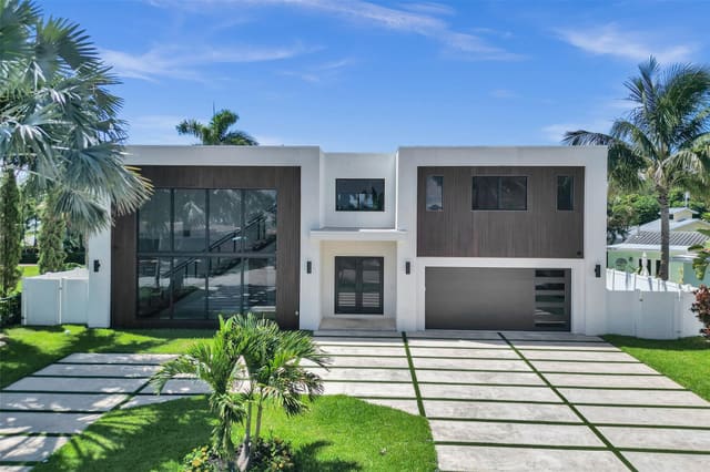 2728 NE 31st Street, sold in Lake Placid 35-23 B, Lighthouse Point, FL
