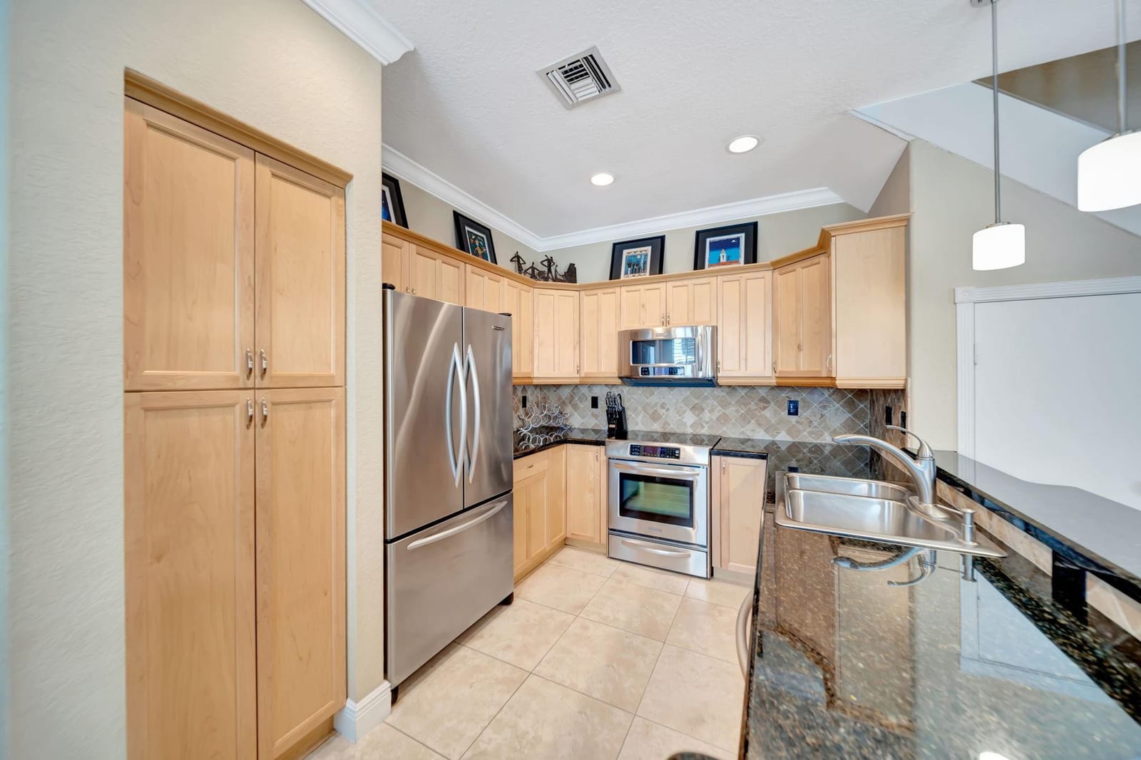 607 SW 5th Avenue — photo 3