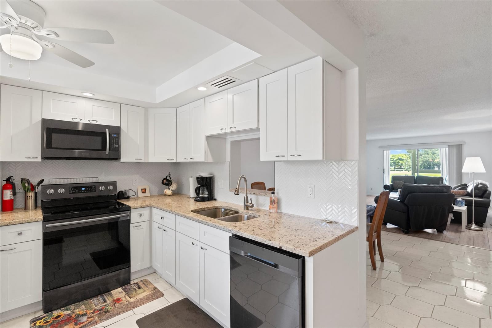 4301 Martinique Circle C2 — photo 2
