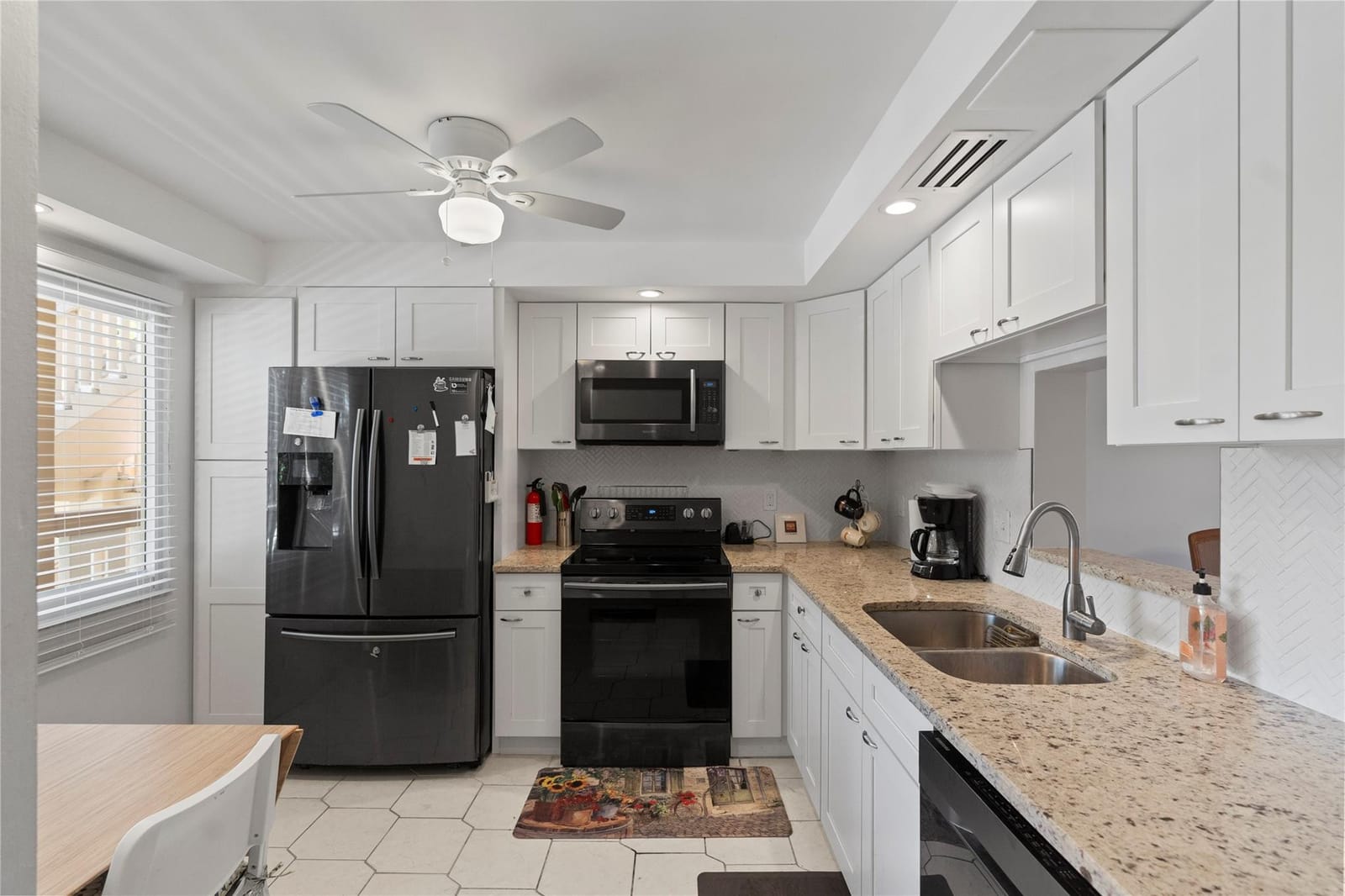 4301 Martinique Circle C2 — photo 5