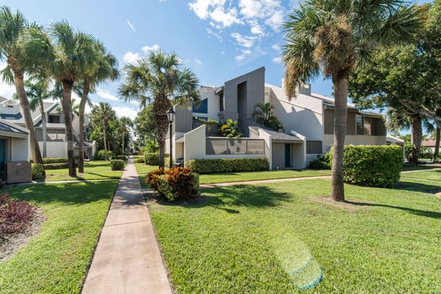 1605 S Us Highway 1 Sl3f, sold in Sea Lofters Condo, Jupiter, FL