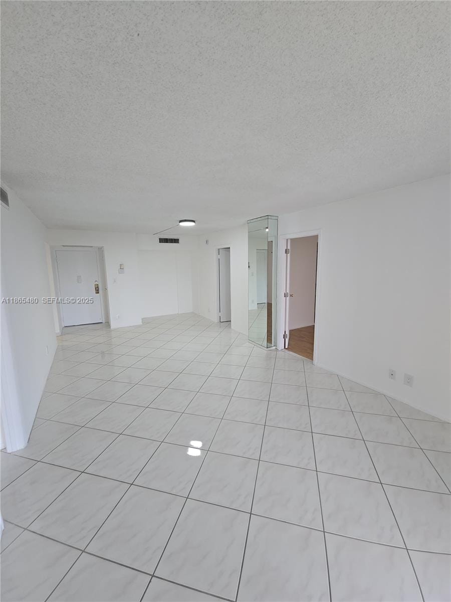 20500 W Country Club Drive 614, Aventura, FL 33180 photo 2
