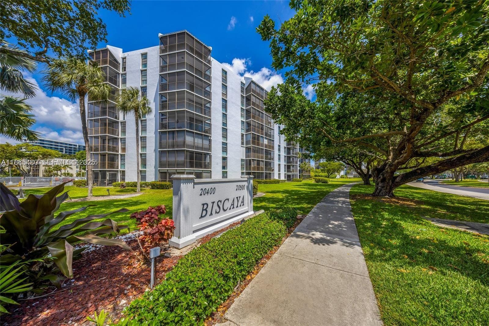 20500 W Country Club Drive 614, Aventura, FL 33180