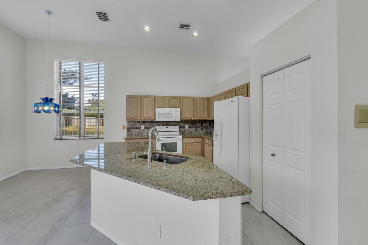 7665 NW 71st Terrace — photo 11