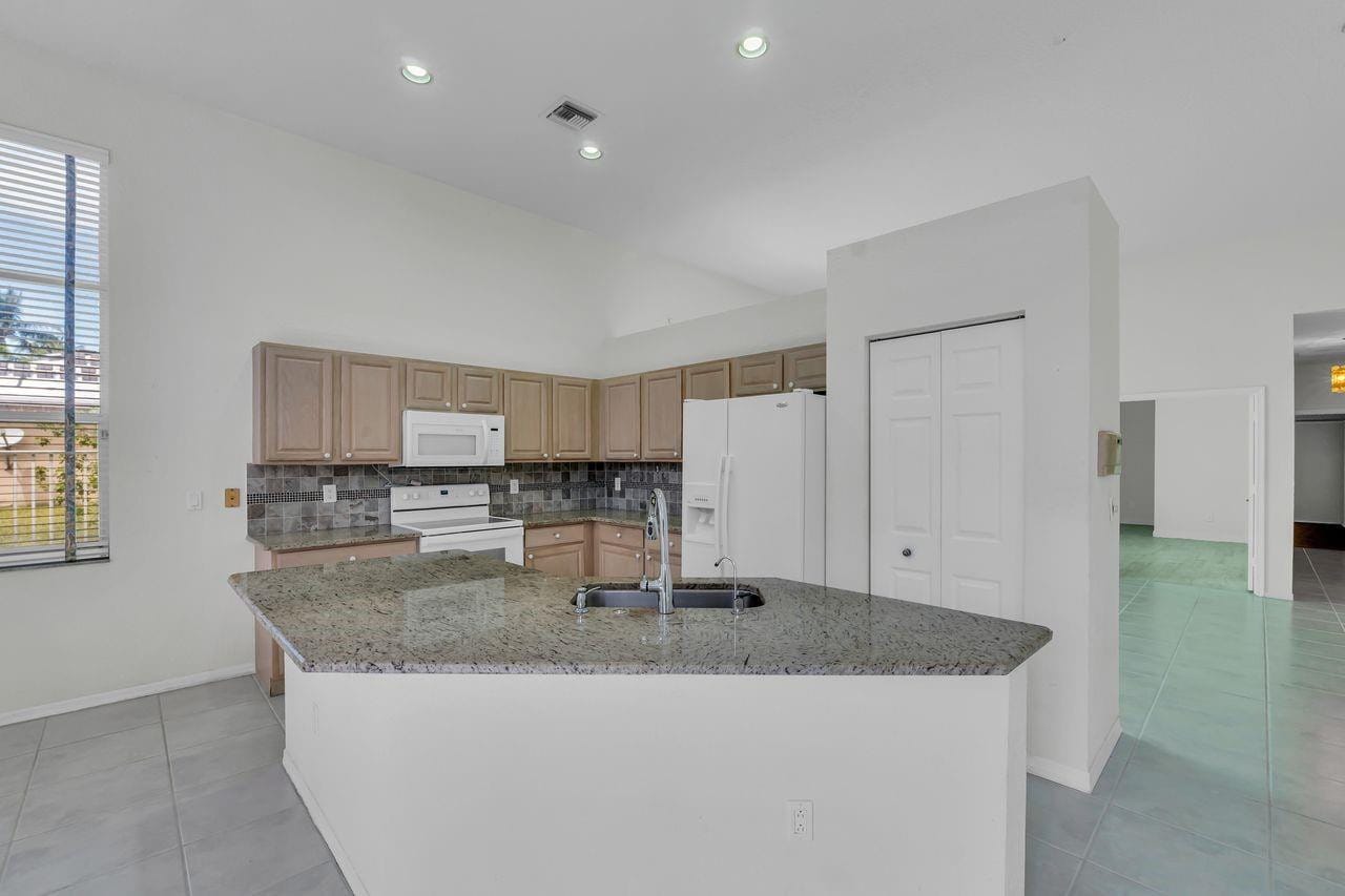 7665 NW 71st Terrace — photo 12