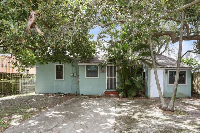 118 NW 44th Street, Miami, FL 33127