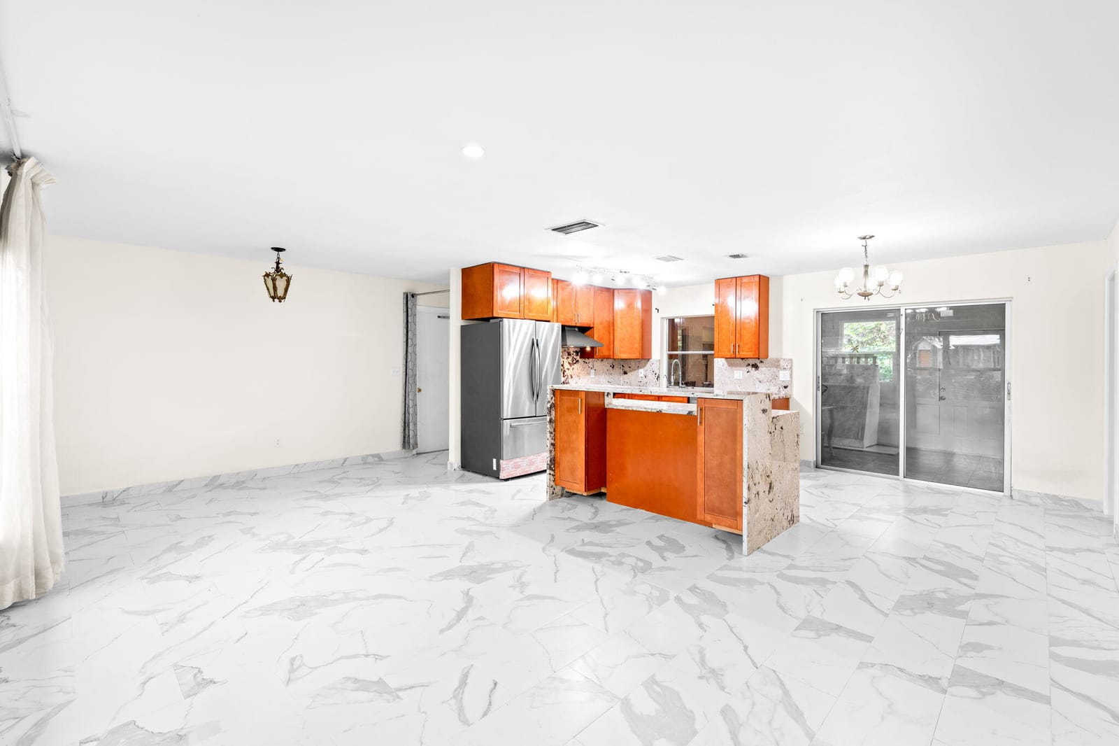 1460 Woodcrest Road E — photo 8