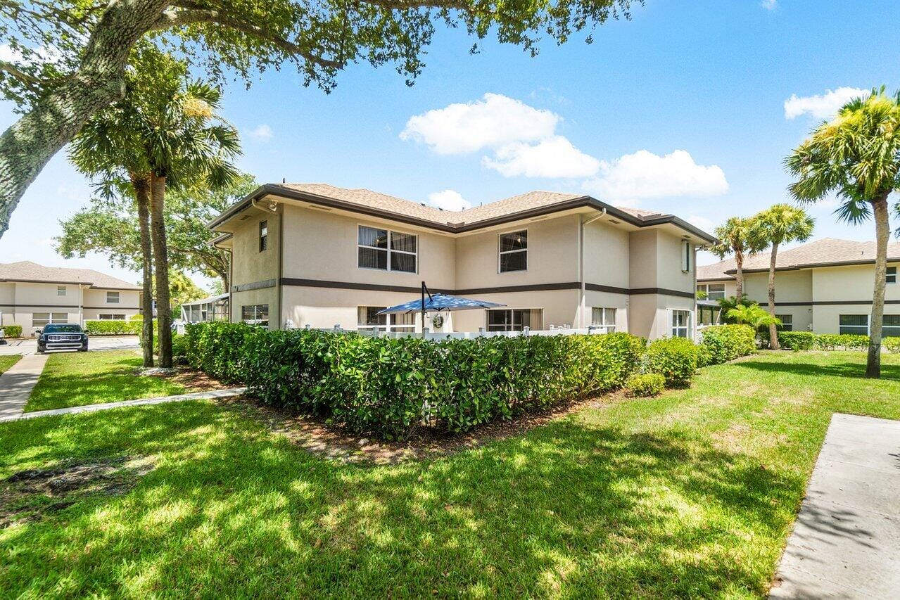 33 Clinton Court C, Royal Palm Beach, FL 33411 photo 2