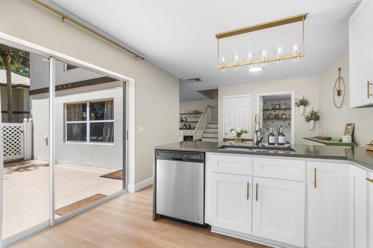 33 Clinton Court C, Royal Palm Beach, FL 33411 photo 14