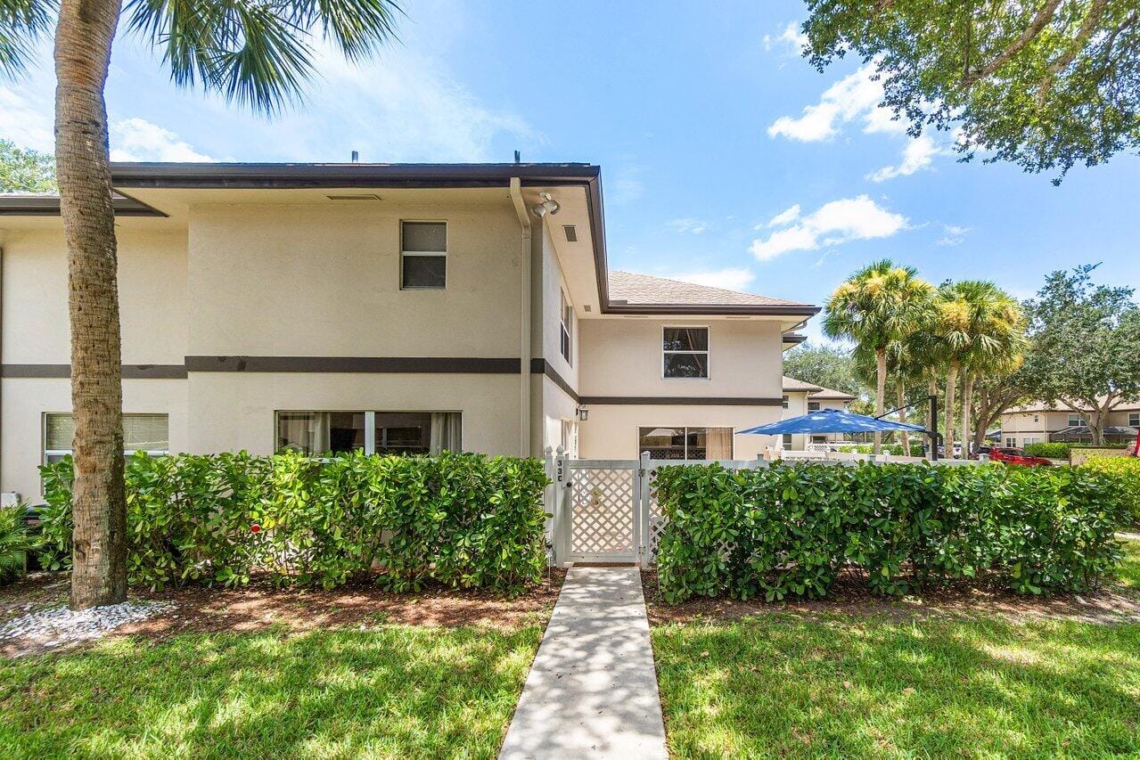 33 Clinton Court C, Royal Palm Beach, FL 33411 photo 3