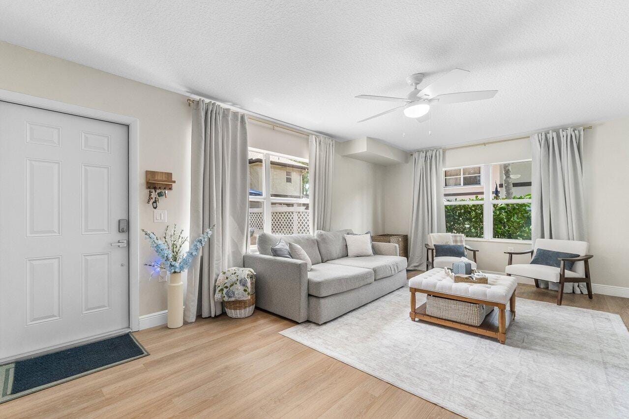 33 Clinton Court C, Royal Palm Beach, FL 33411 photo 7