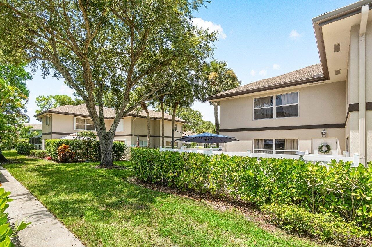 33 Clinton Court C, Royal Palm Beach, FL 33411