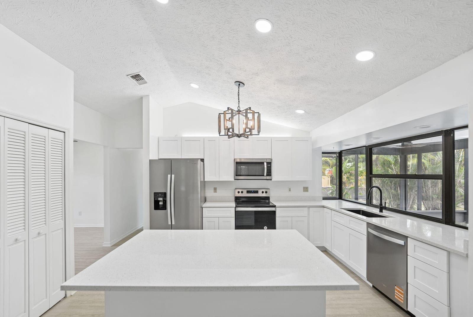 5810 Balsam Drive — photo 2