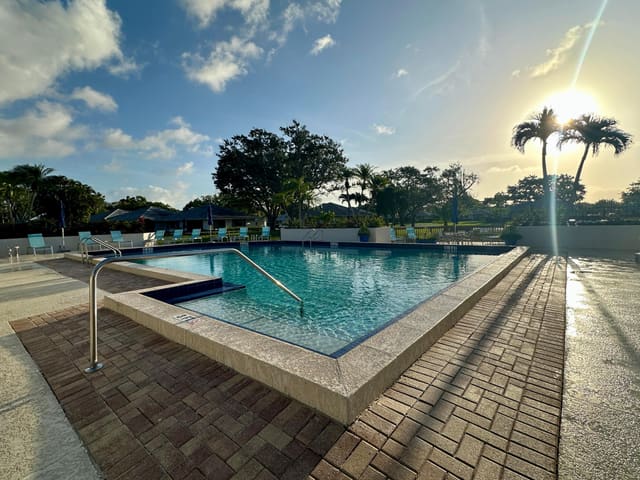 305 Club Drive, Palm Beach Gardens, FL 33418