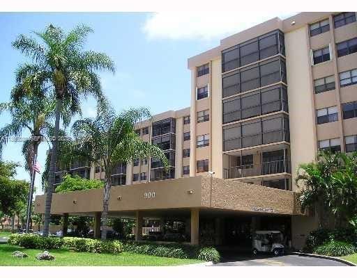 900 NE 195th Street 317, Miami, FL 33179 photo 4