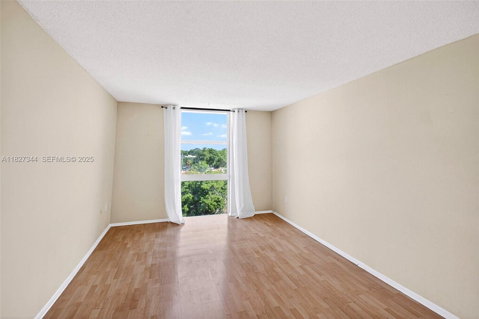 16851 NE 23rd Avenue 619, North Miami Beach, FL 33160 photo 12