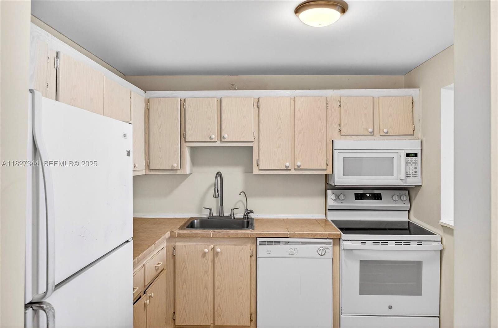 16851 NE 23rd Avenue 619, North Miami Beach, FL 33160 photo 5
