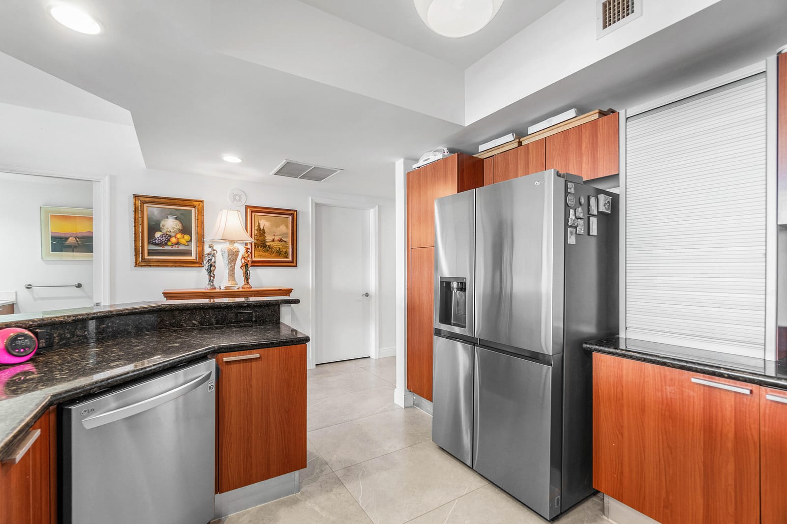 2650 Lake Shore Drive 1705 — photo 2