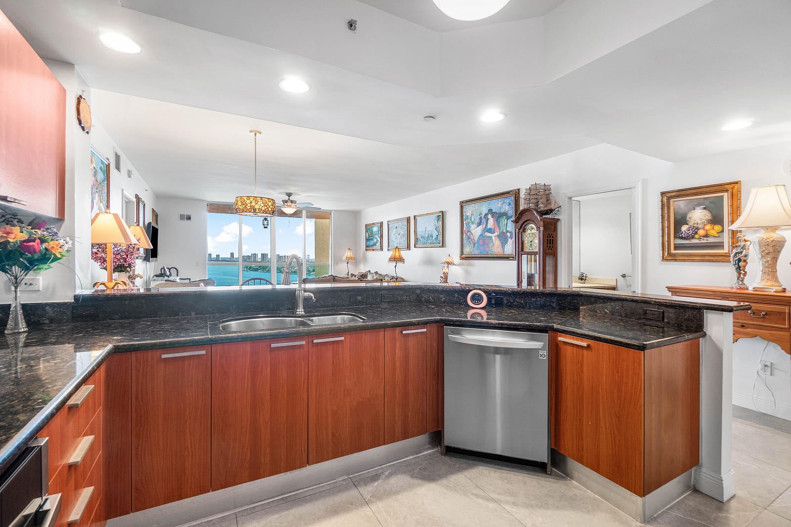 2650 Lake Shore Drive 1705 — photo 3