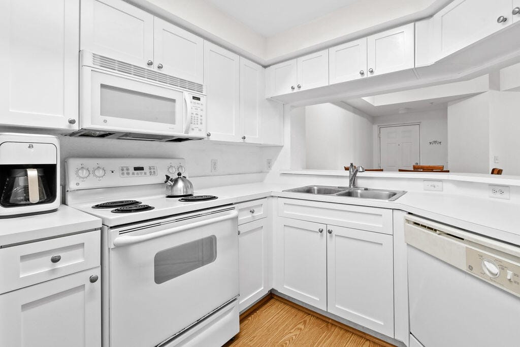 2727 Anzio Court 307 — photo 9