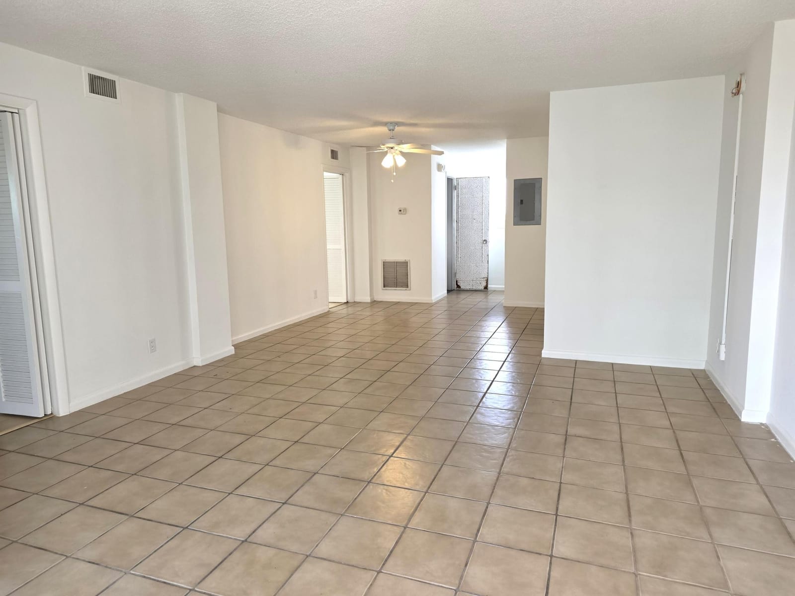 1 N Golfview Road 500 — photo 8