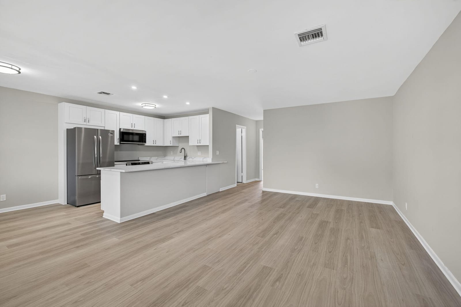 42 Easthampton B — photo 3